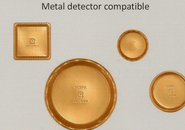 ケーキトレーに金属探知機対応ゴールドトレー誕生